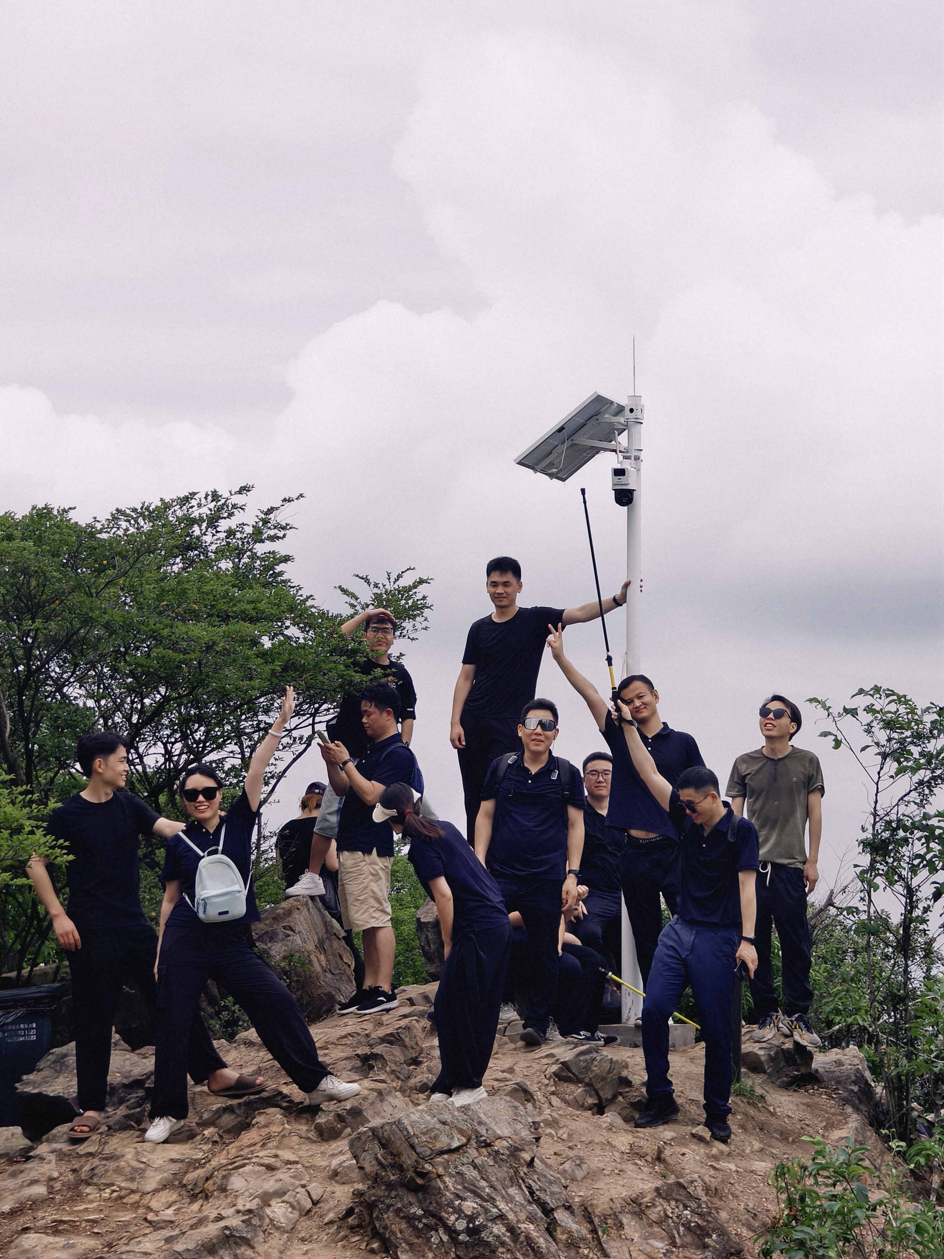 久信達科技公司員工齊聚光明區(qū)蠄蜍石，開啟活力爬山之旅暨團建活動(圖4)